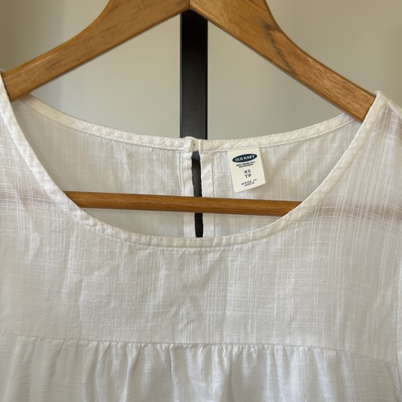 Old navy women’s white blouse summer top - Picture 2 of 4